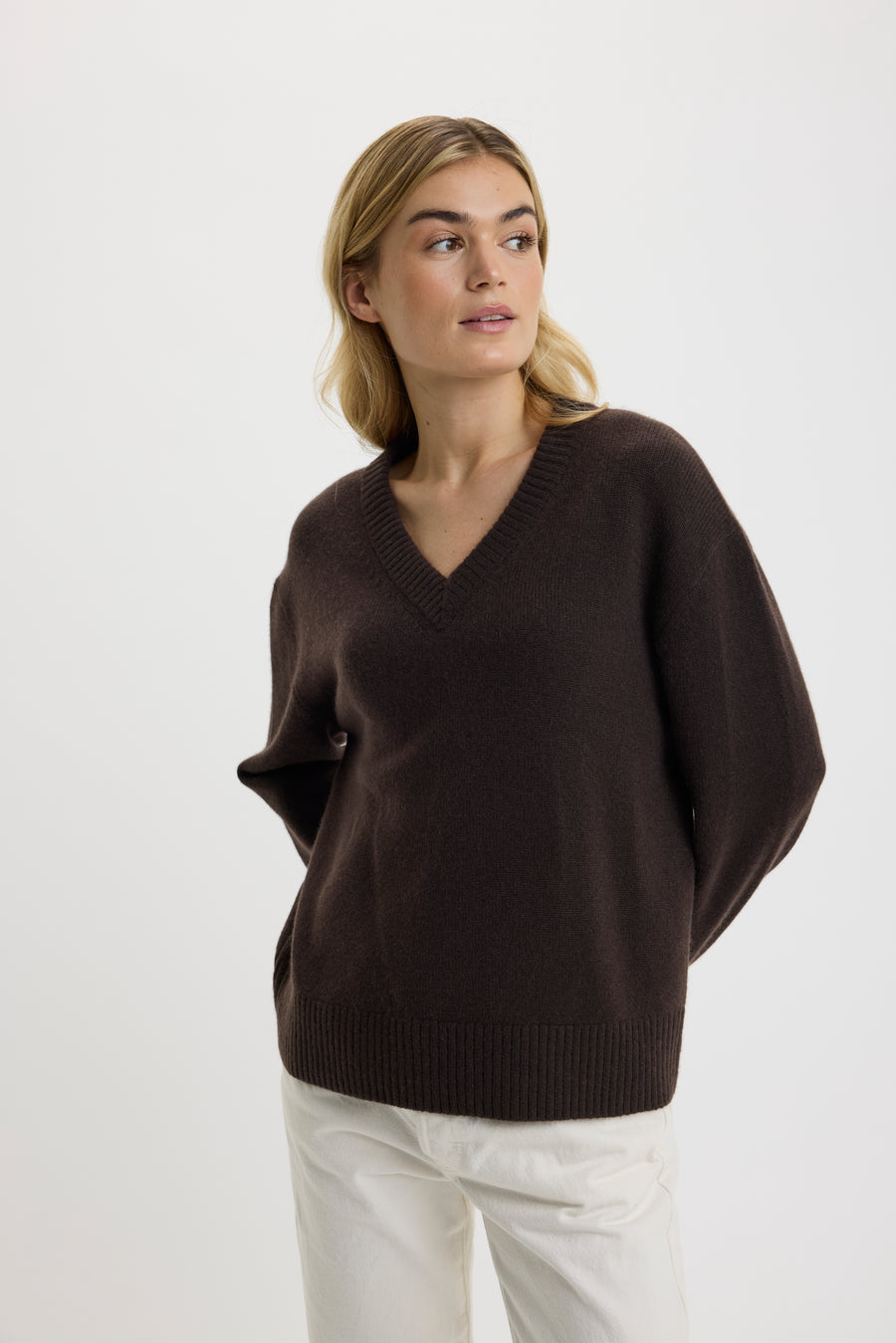 Chris V-Neck Sweater Bison