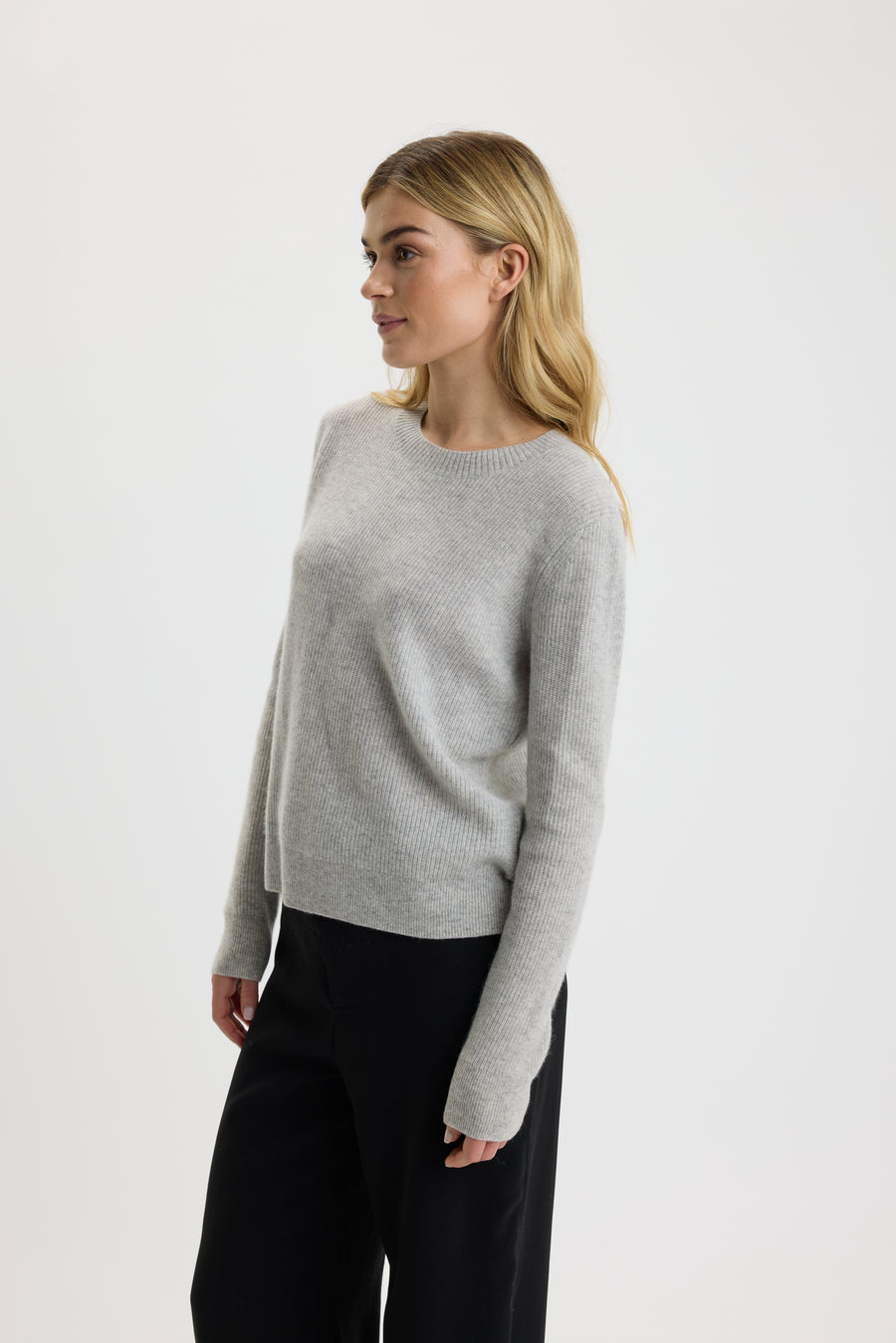 Ulrikke Ribbed O-Neck Sweater 0002 Foggy