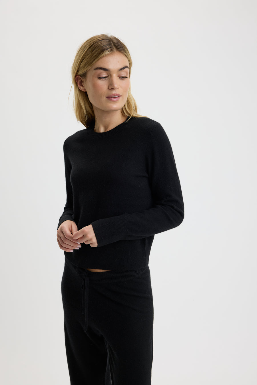 Ulrikke Shrunken O-Neck Sweater Black