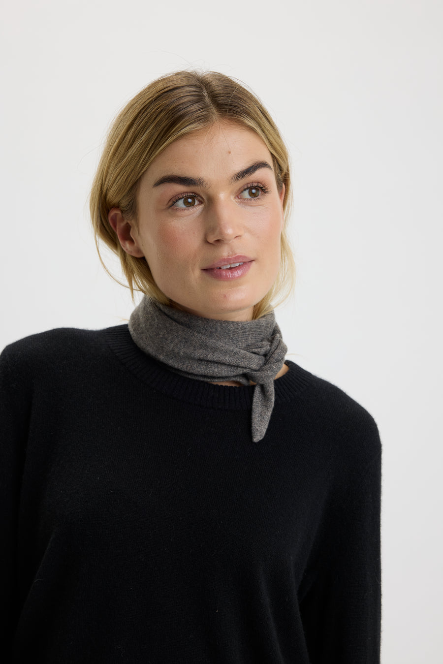Ulrikke Small Triangle Scarf Otter