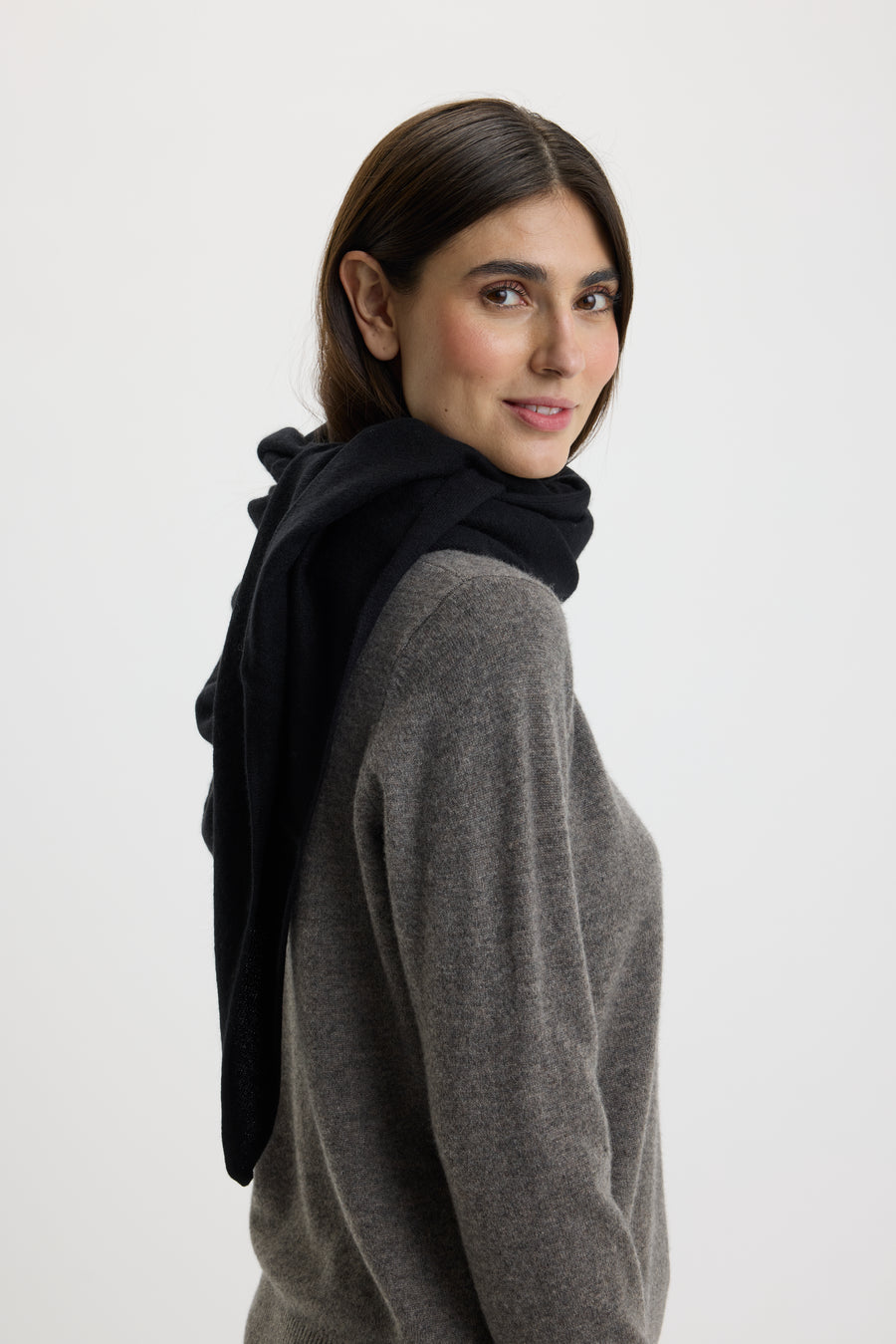 Ulrikke Triangle Scarf 0002 Black