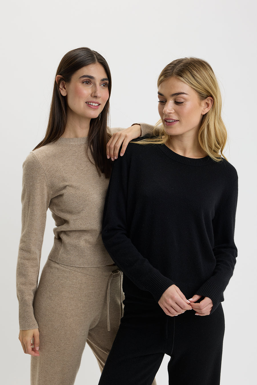 Ulrikke Short O-Neck Sweater Black