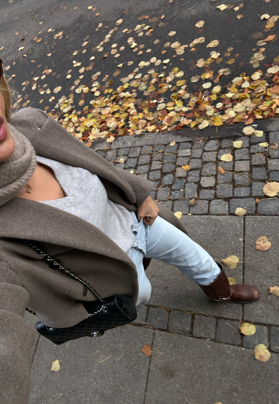 Ulrikke V-Neck Sweater 0002 Foggy